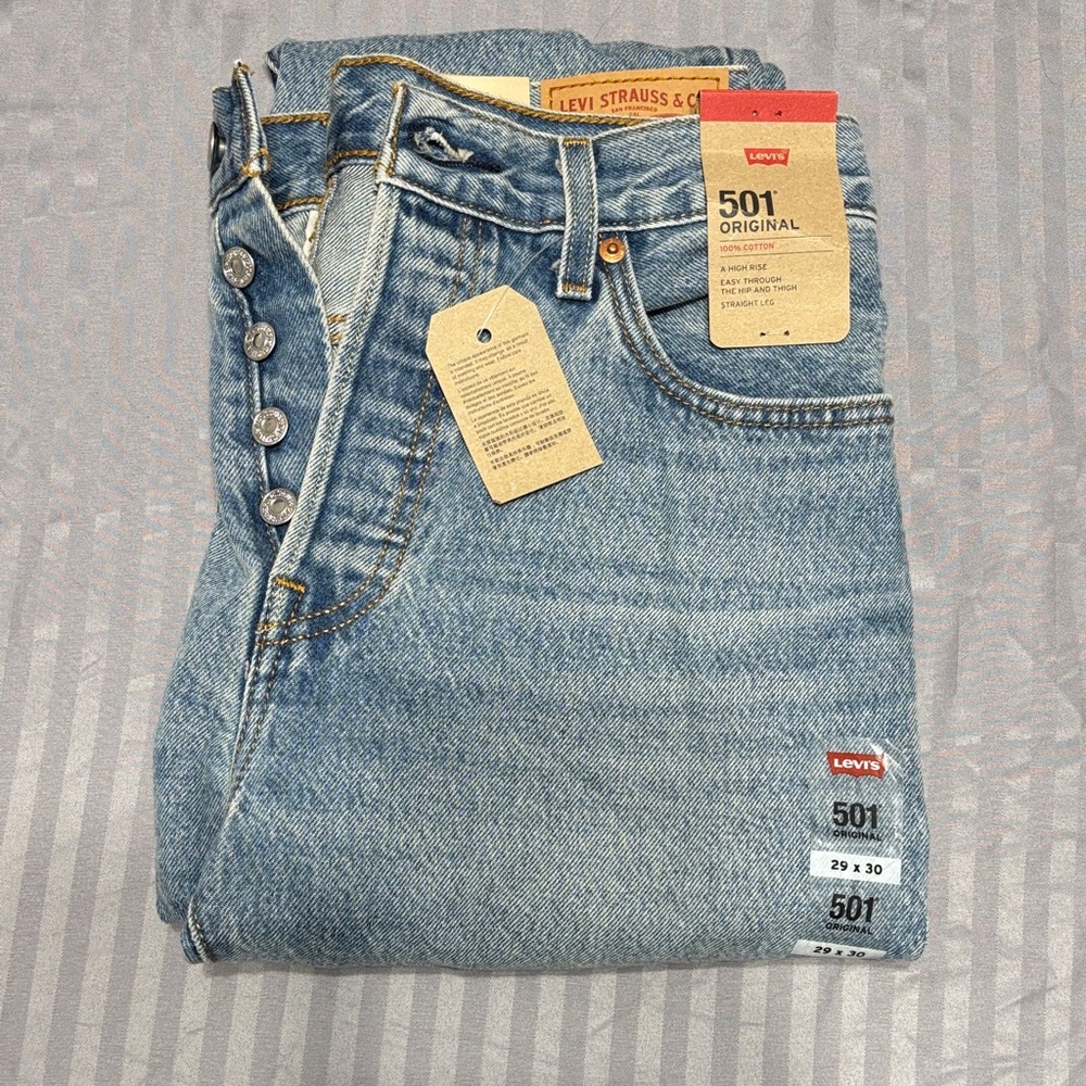 Levi's Women's Light Blue Straight Leg Jeans